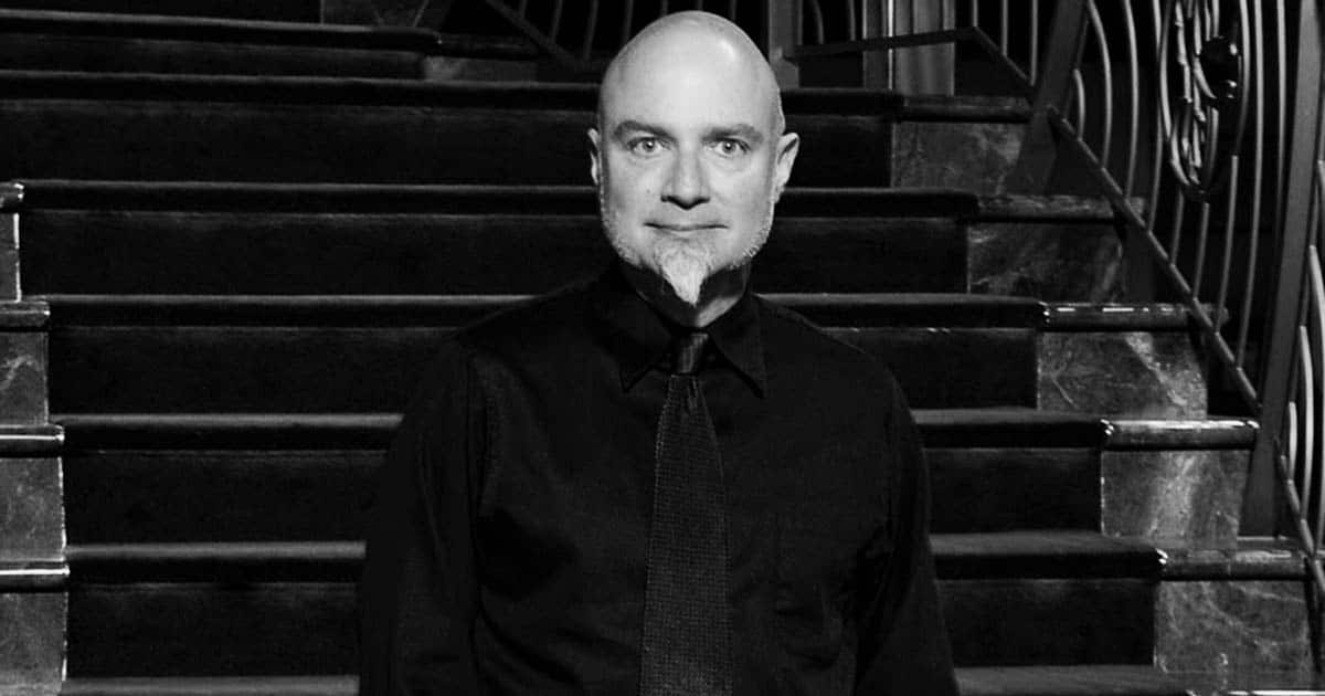 EL Proyecto AMORIELLO se aleja de la luz con ‘Dear Dark’