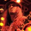 Wayne Swinny, Saliva