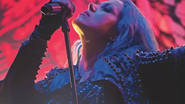 Alissa White-Gluz - Arch Enemy