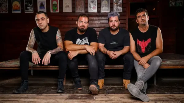 LA DESBANDADA estrena videoclip «Te Merecías Más» (feat. Laurence)